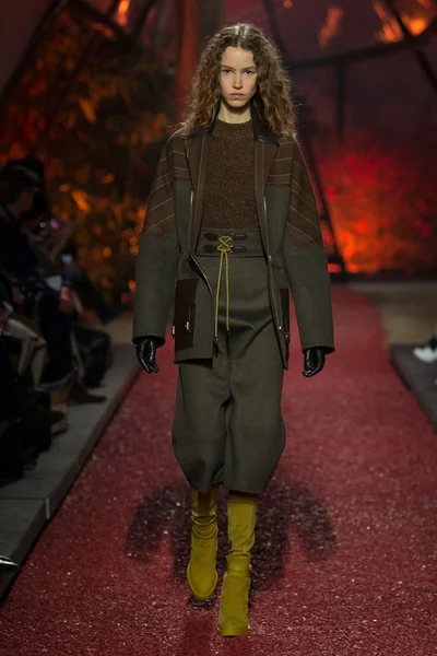 Look 35